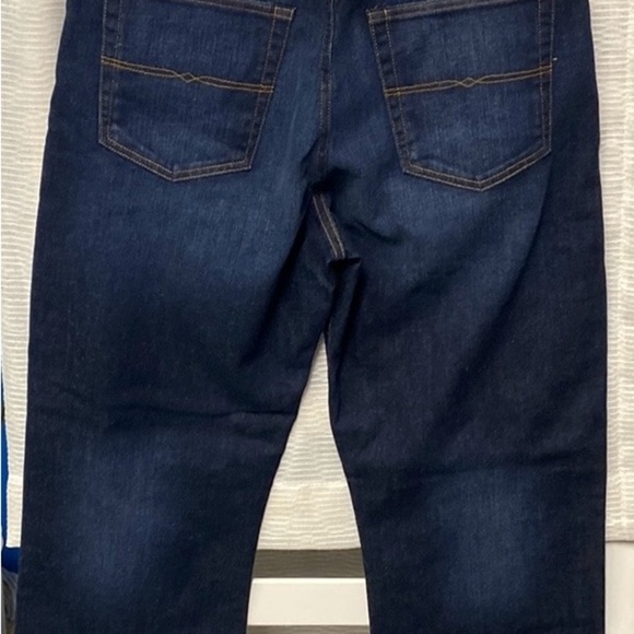Lucky Brand 181 Relaxed Jeans with 2 Way Stretch
Size 36x30 - Picture 2 of 8